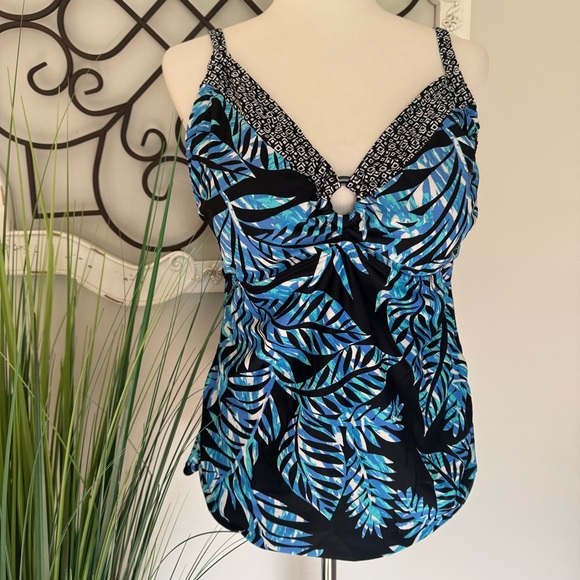 St. John's Bay Other - ST. JOHN’S BAY Size 20W Tropical Tankini Swimsuit Top